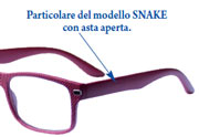 Particolare del modello di occhiali da lettura Snake con asta aperta