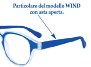 Particolare del modello di occhiali da lettura Wind con asta aperta